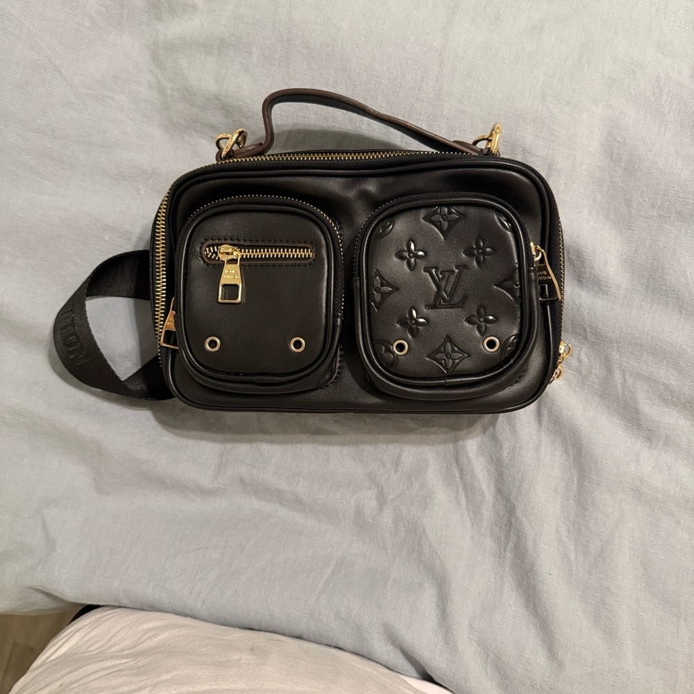 Black utility purse with black strap & gold hardware - Picture 9 of 10